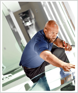 A Buildingstars technician cleans a table in an office. With Buildingstars comprehensive cleaning programs, your office will be healthy and safe.